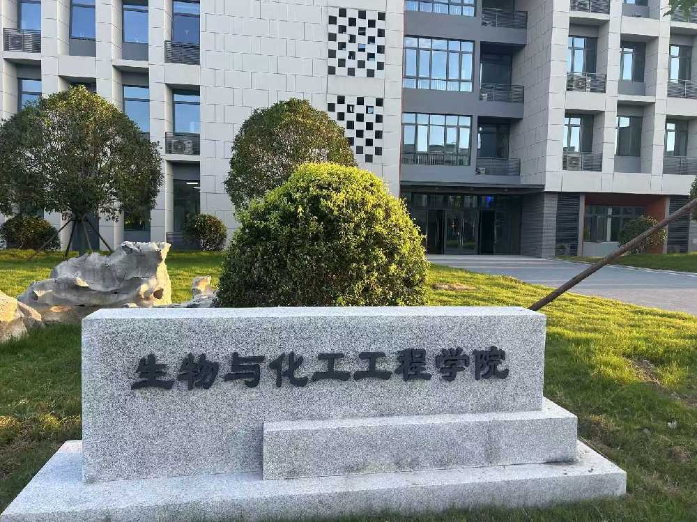 乌兰察布市扬州职业大学体育场高杆灯项目